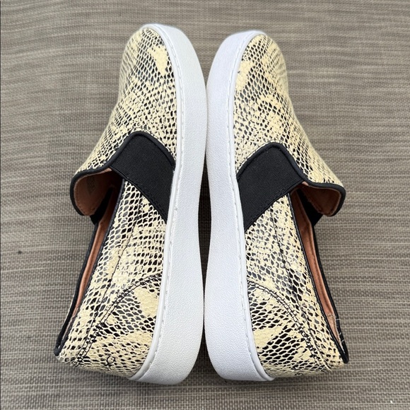 Vionic Demetra Croc Size 6 Slip-On Loafers - Picture 7 of 10